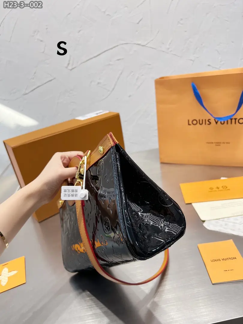 Kng1370  LV TOP 365🤴🏾 50$ gallery