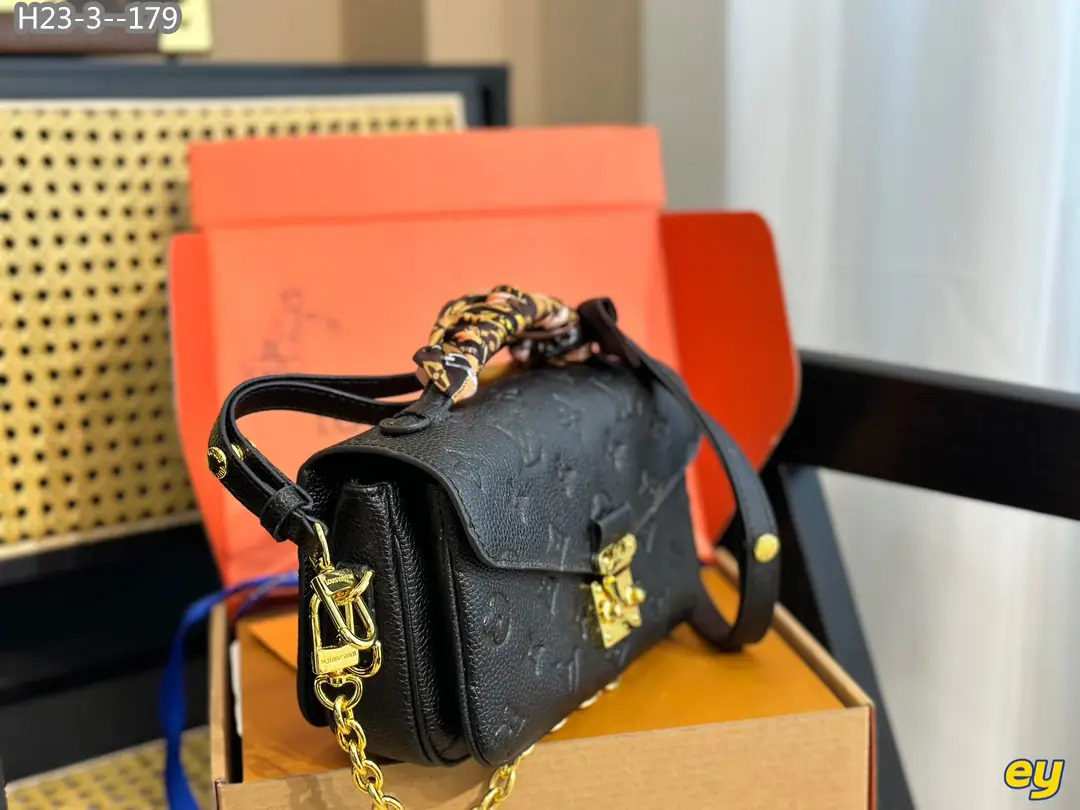 Kng1375  LV TOP 365  50$ gallery