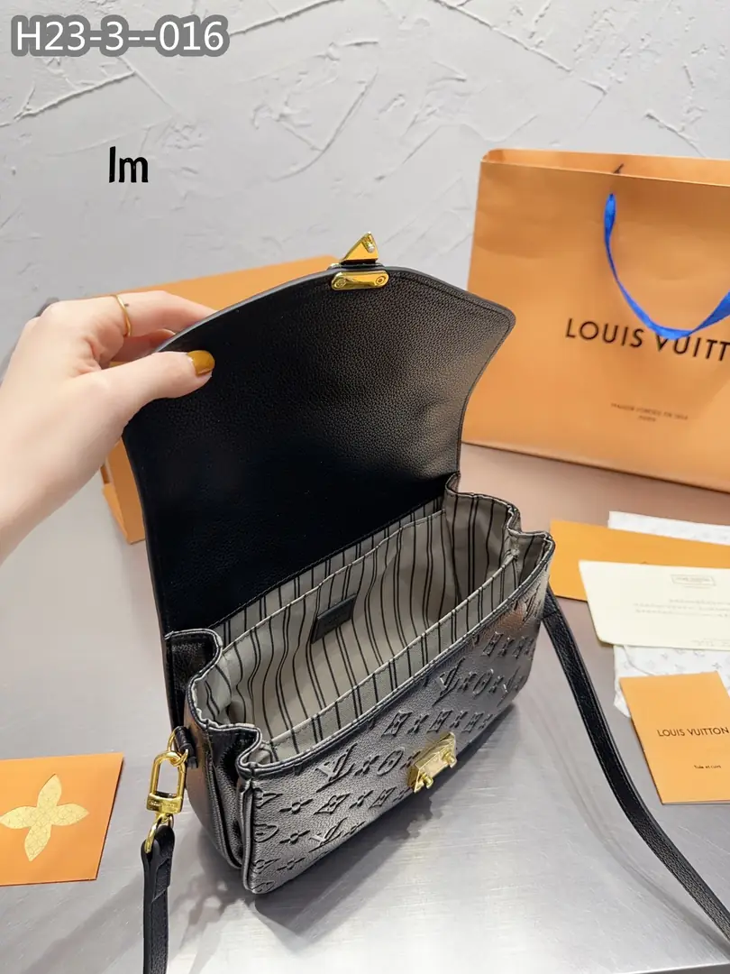 Kng1376  L&V TOP 295🤴🏾  42$ gallery