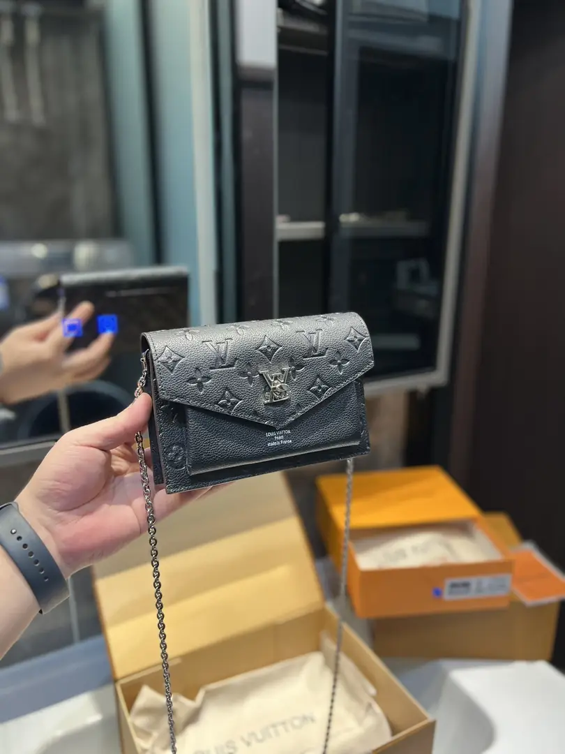 Kng1380   LV TOP TOP TOP 3A 320🤴🏾 45$ gallery