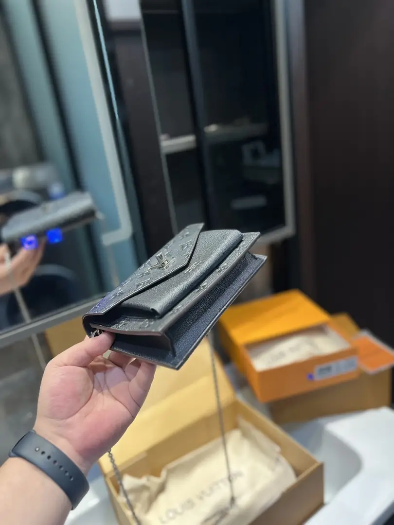 Kng1380   LV TOP TOP TOP 3A 320🤴🏾 45$ gallery