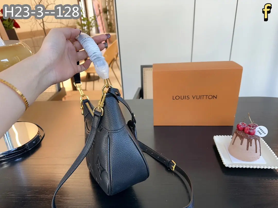 Kng1383  LV  TOP 5A 1:1   350  48$ gallery