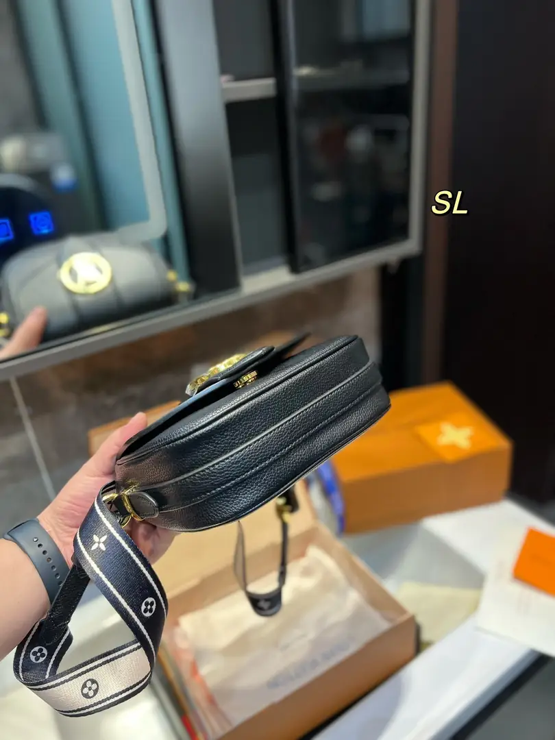 Kng1384  LV TOP 5A 360🤴🏾 50$ gallery