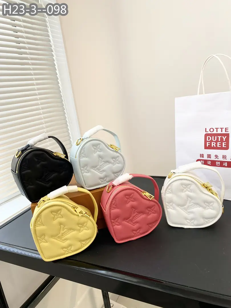 Kng1385  LV TOP 285🤴🏾 40$ gallery