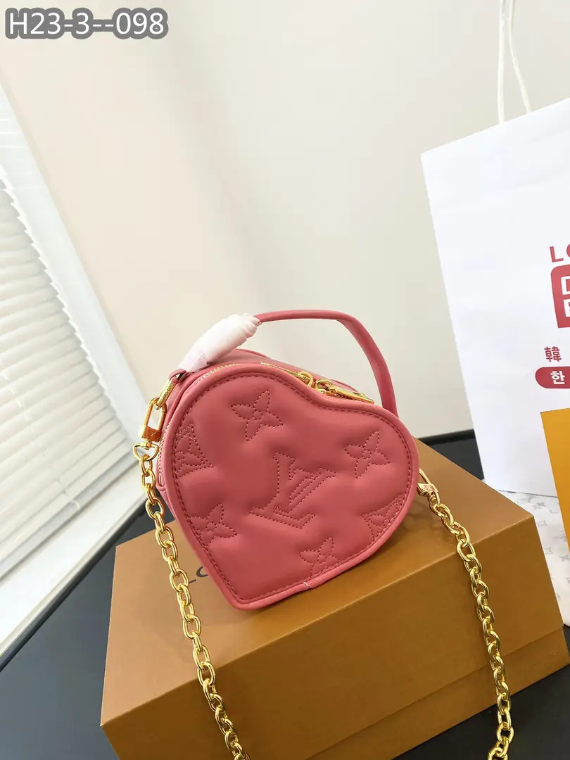 Kng1385  LV TOP 285🤴🏾 40$ gallery