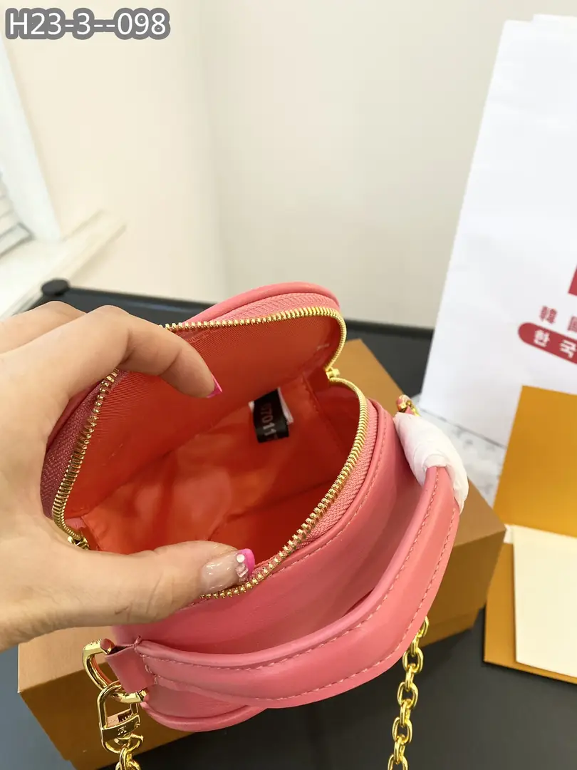 Kng1385  LV TOP 285🤴🏾 40$ gallery