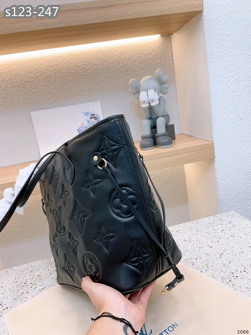 Kng1387  LV  390🤴🏾 55$ gallery