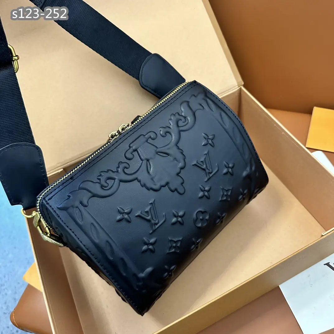 Kng1390  LV TOP  340🤴🏾 47$ gallery