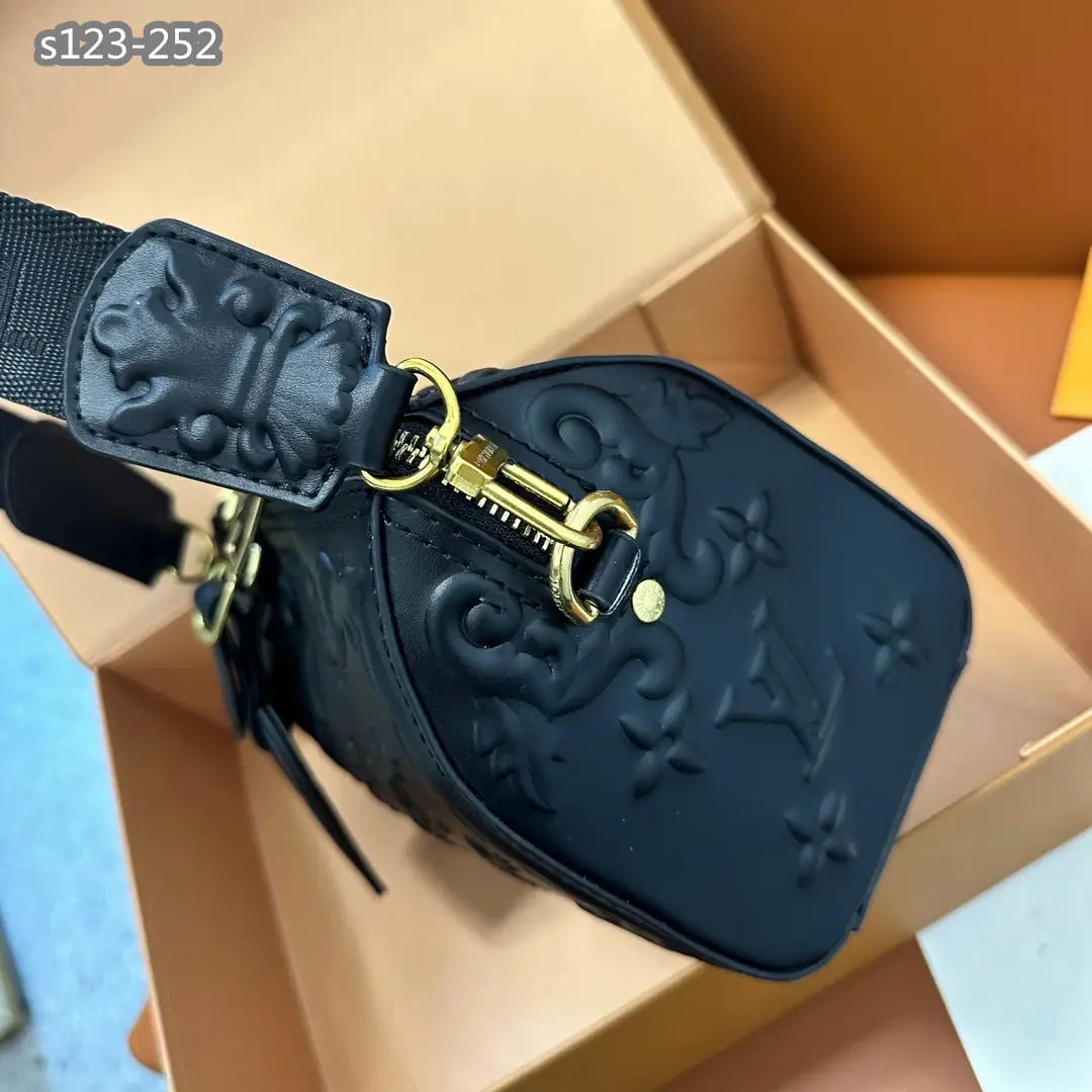 Kng1390  LV TOP  340🤴🏾 47$ gallery