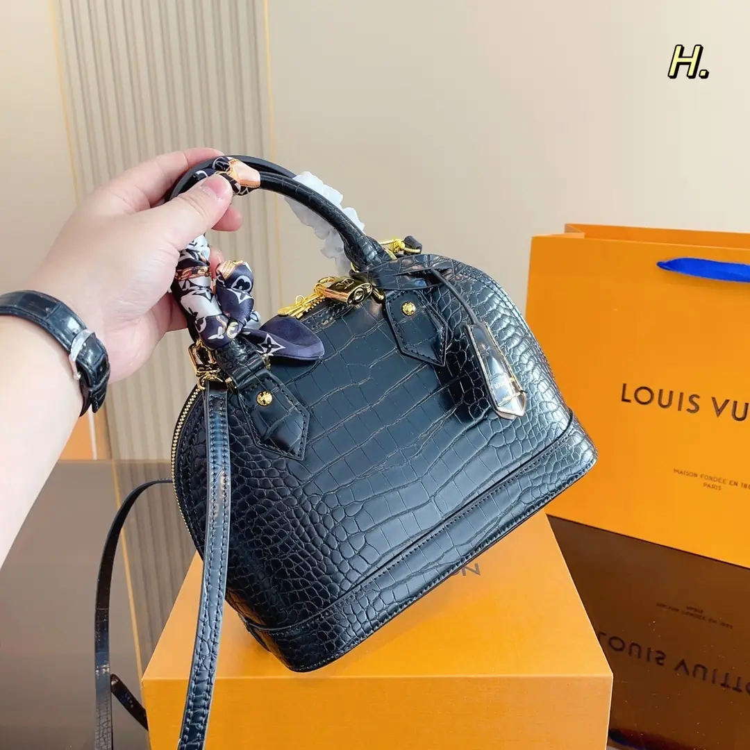 Kng1391  LV TOP 5A+ Material: cow leather 360🤴🏾 49.99$ gallery