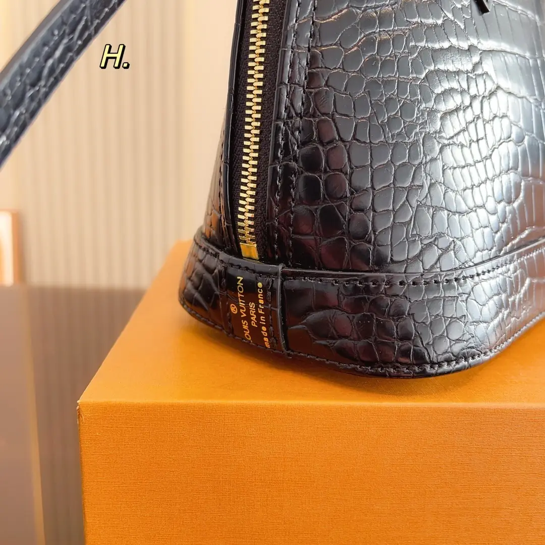 Kng1391  LV TOP 5A+ Material: cow leather 360🤴🏾 49.99$ gallery