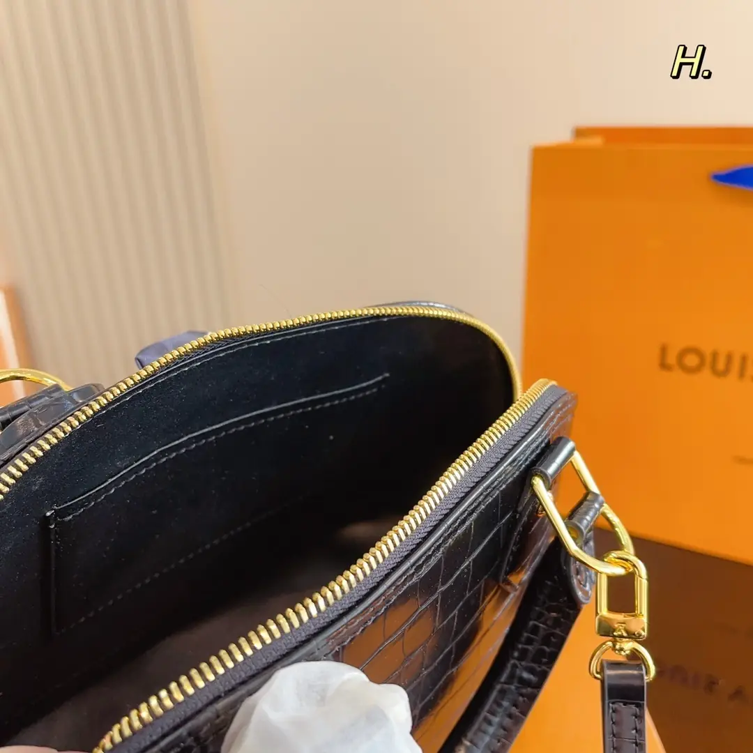 Kng1391  LV TOP 5A+ Material: cow leather 360🤴🏾 49.99$ gallery