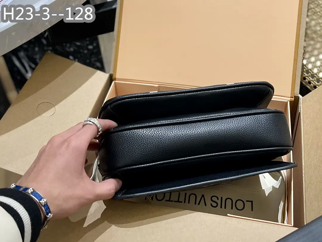 Kng1392  L&V  TOP 295🤴🏾 41$ gallery