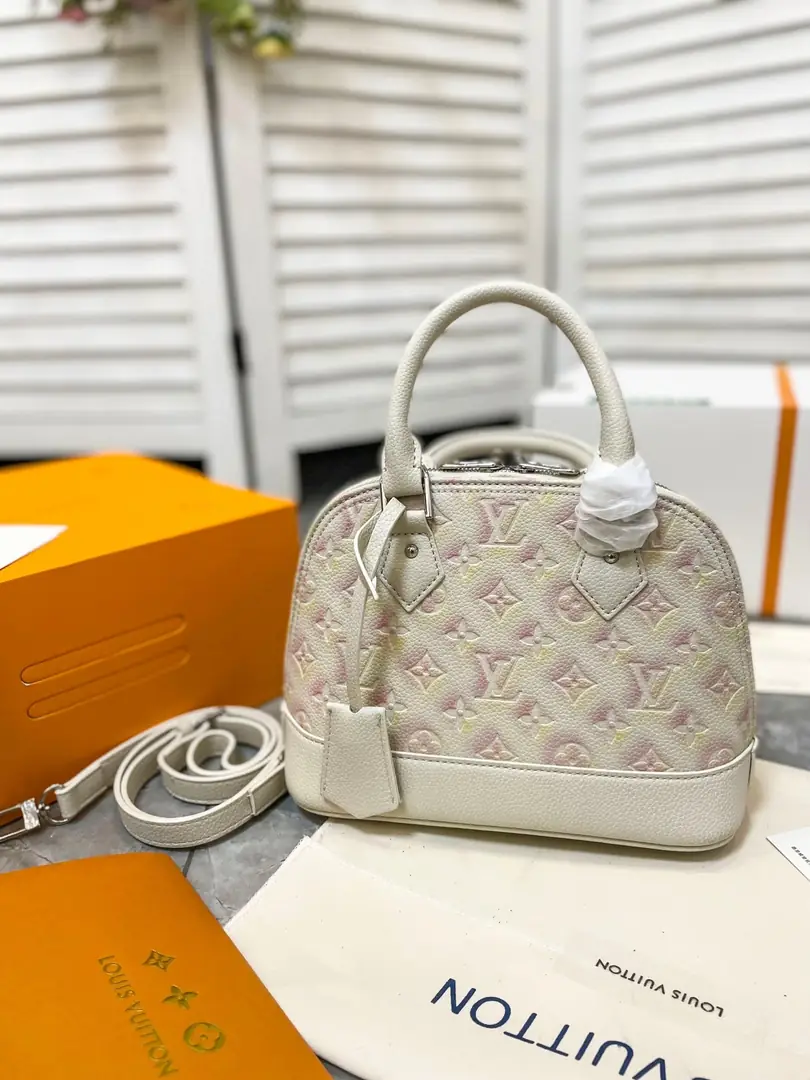 Kng1393   LV TOP 5A  310🤴🏾 42$ gallery