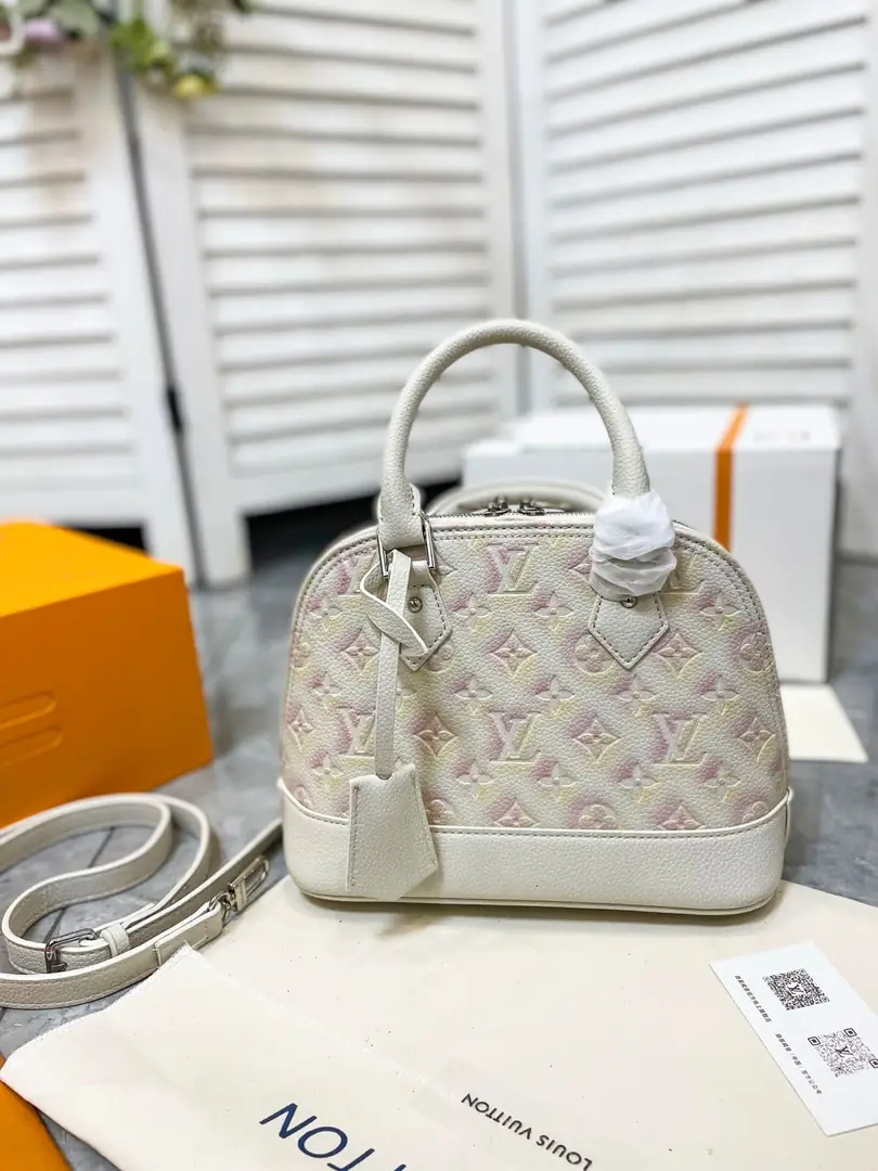 Kng1393   LV TOP 5A  310🤴🏾 42$ gallery