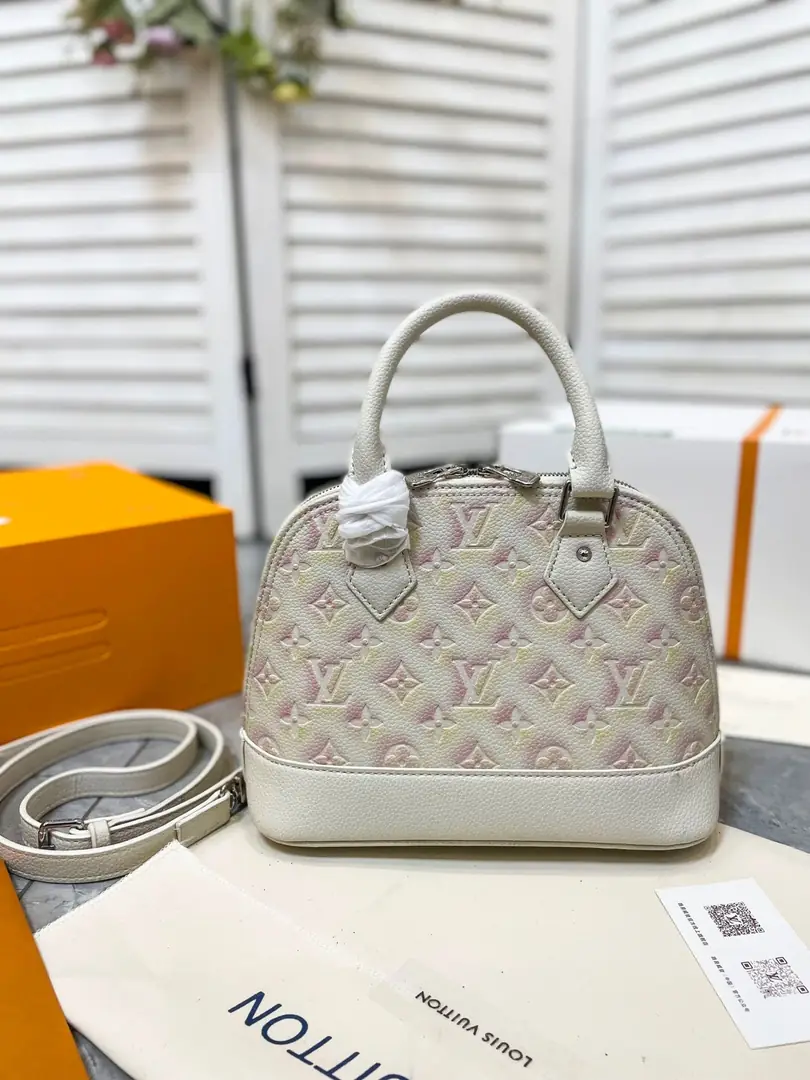 Kng1393   LV TOP 5A  310🤴🏾 42$ gallery