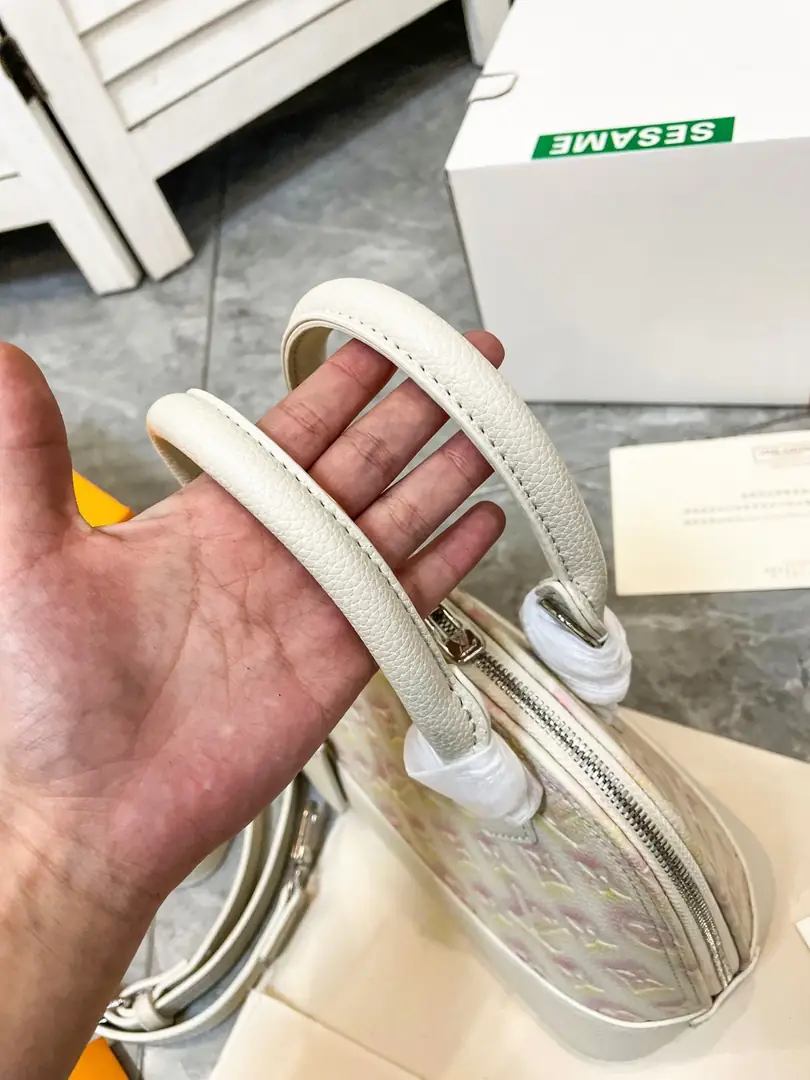 Kng1393   LV TOP 5A  310🤴🏾 42$ gallery