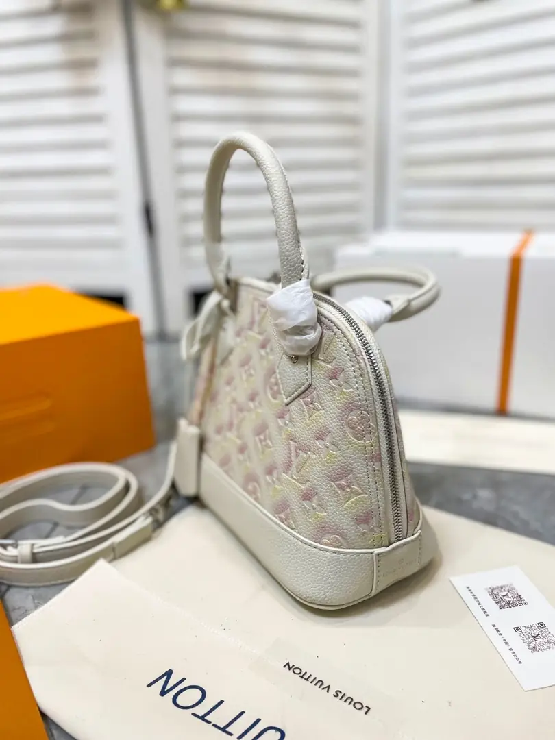 Kng1393   LV TOP 5A  310🤴🏾 42$ gallery