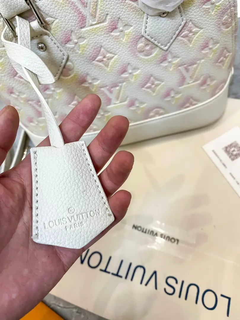 Kng1393   LV TOP 5A  310🤴🏾 42$ gallery