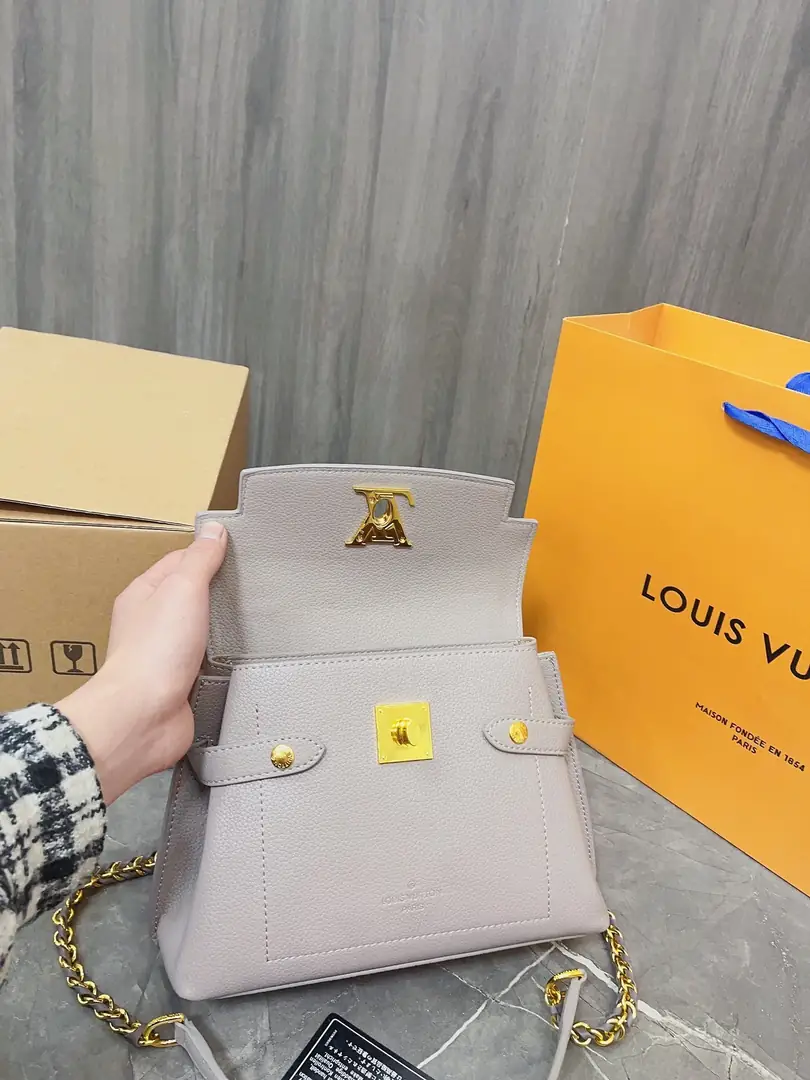 Kng1394  LV  TOP TOP TOP 5A 350🤴🏾 48$ gallery