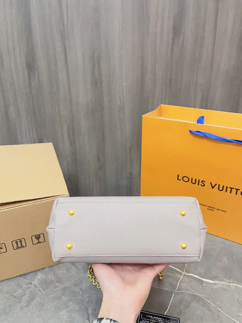 Kng1394  LV  TOP TOP TOP 5A 350🤴🏾 48$ gallery