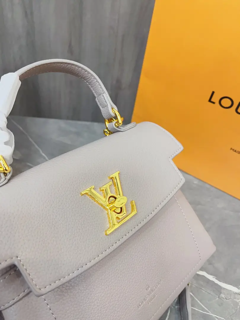 Kng1394  LV  TOP TOP TOP 5A 350🤴🏾 48$ gallery