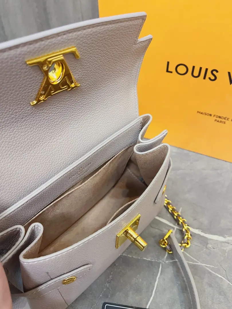 Kng1394  LV  TOP TOP TOP 5A 350🤴🏾 48$ gallery