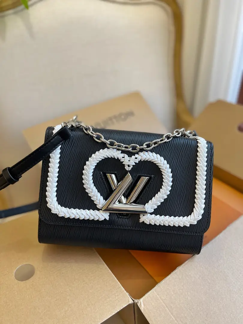 Kng1395  LV TOP 5A  400🤴🏾 57$ gallery