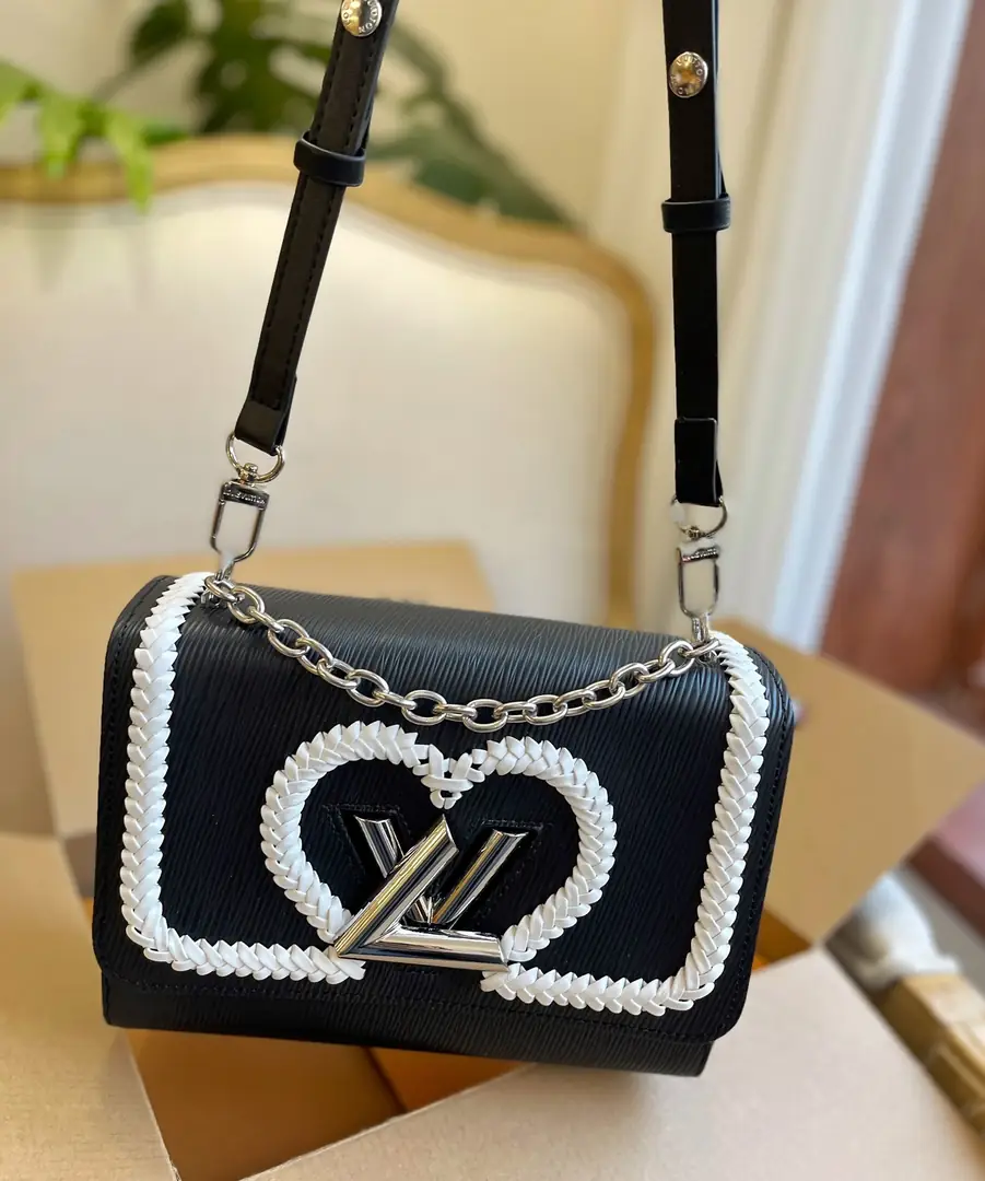 Kng1395  LV TOP 5A  400🤴🏾 57$ gallery