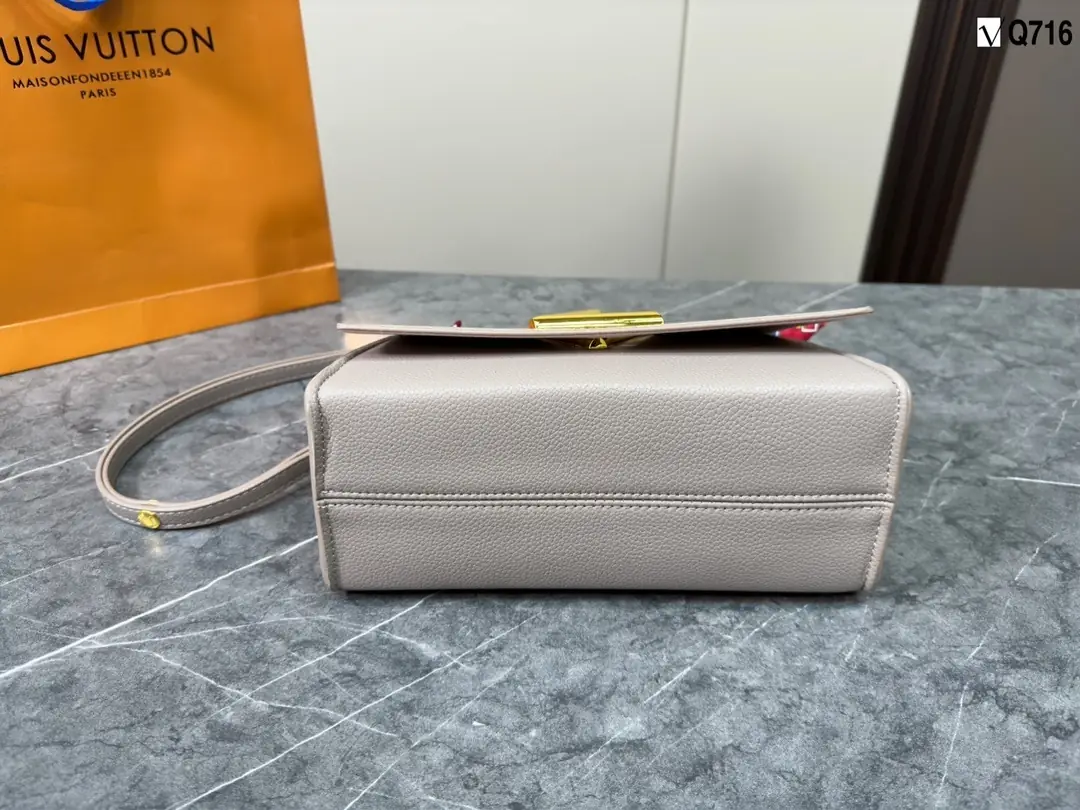 Kng1396   LV TOP 5A 360🤴🏾 50$ gallery