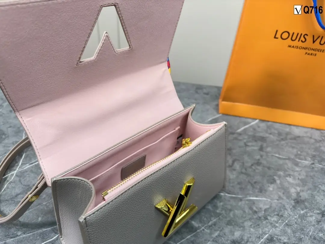 Kng1396   LV TOP 5A 360🤴🏾 50$ gallery