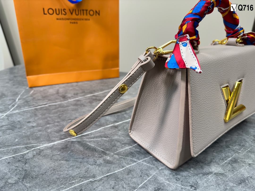 Kng1396   LV TOP 5A 360🤴🏾 50$ gallery
