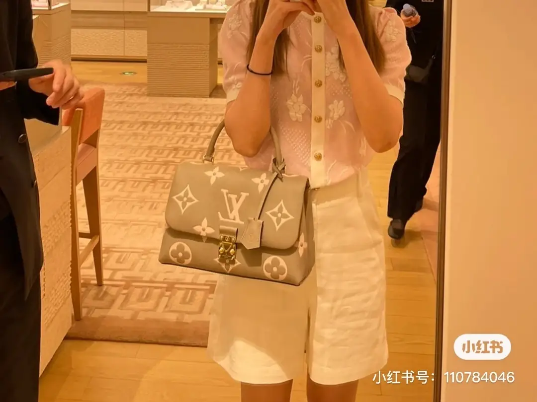 Kng1397  LV  TOP  395 53.99$ gallery