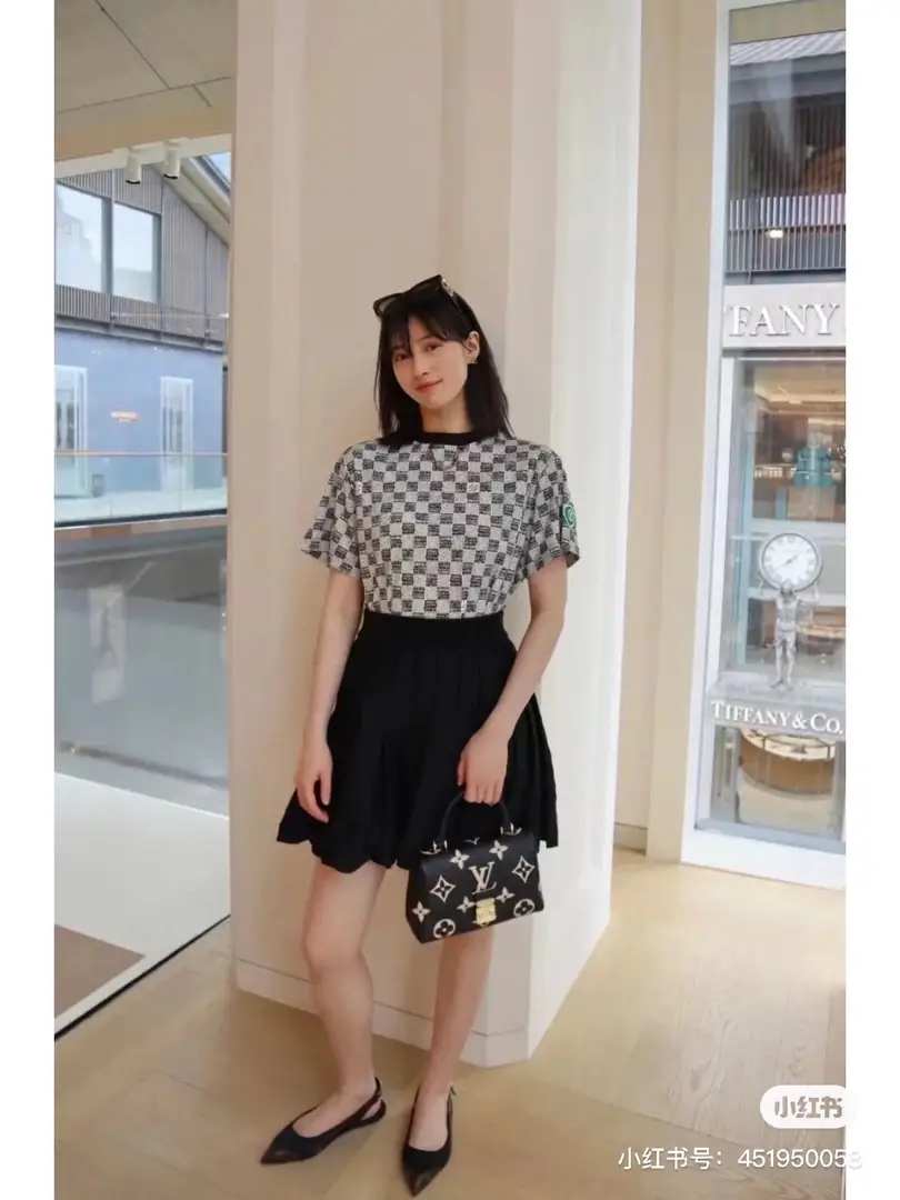 Kng1397  LV  TOP  395 53.99$ gallery