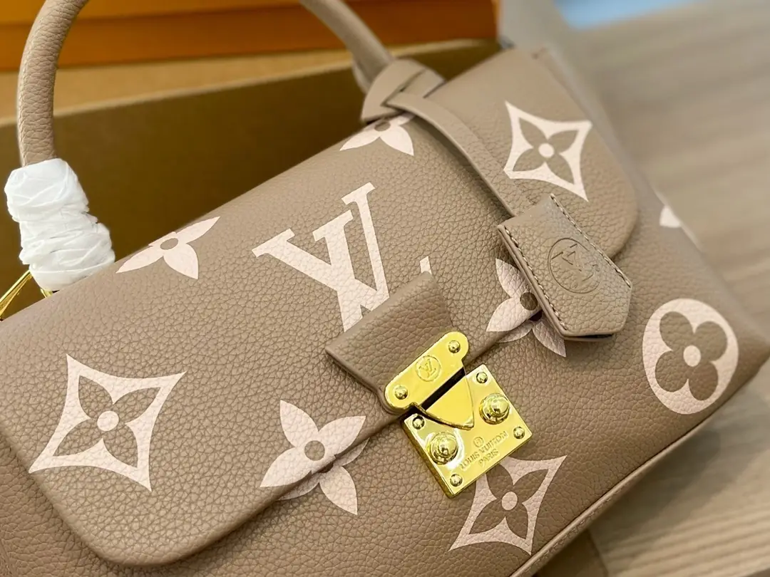 Kng1397  LV  TOP  395 53.99$ gallery