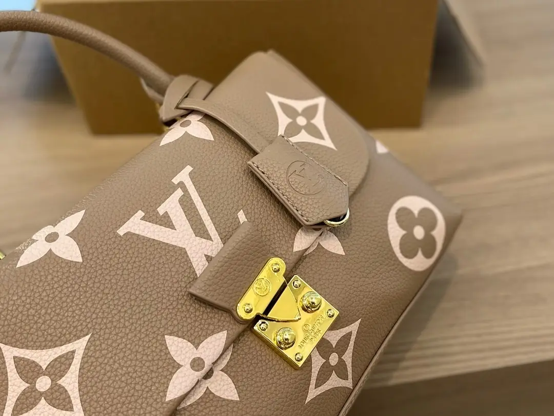 Kng1397  LV  TOP  395 53.99$ gallery