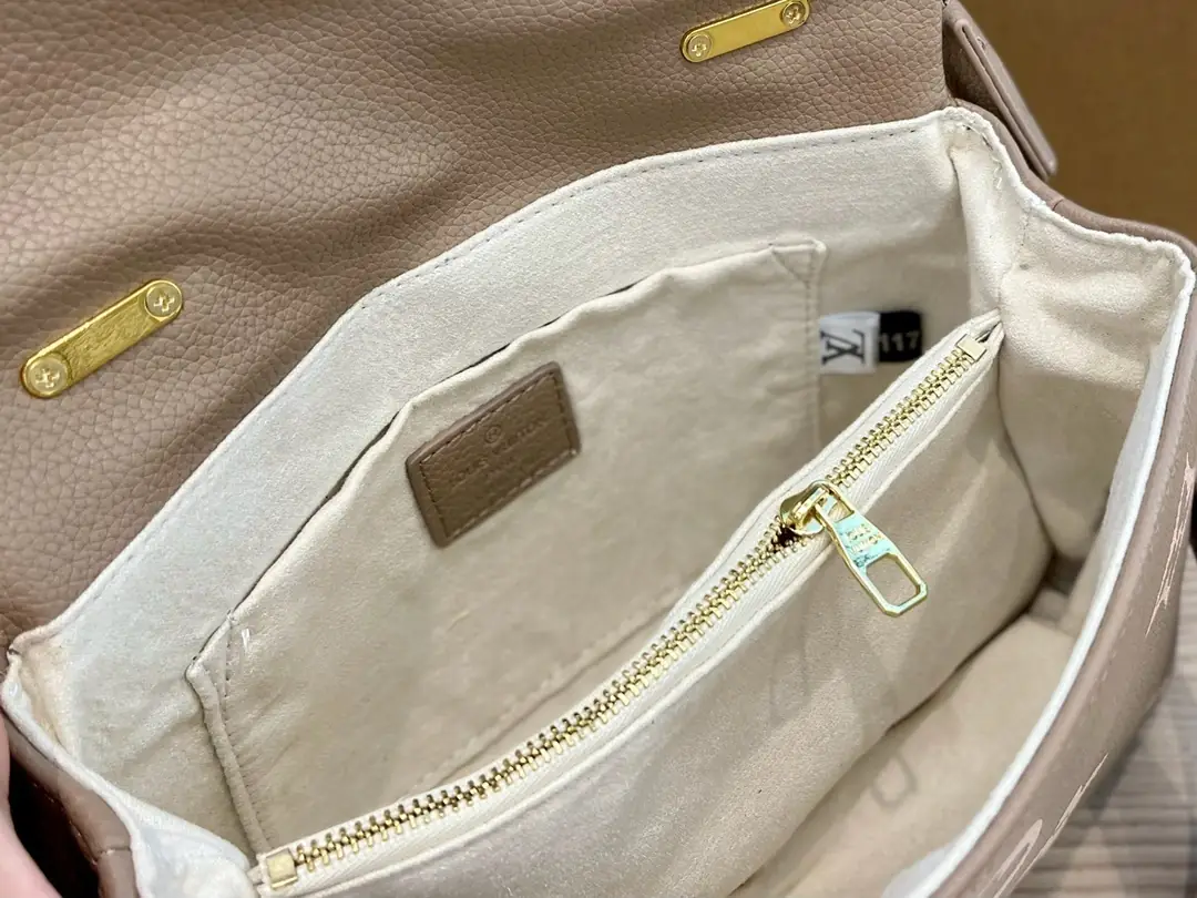 Kng1397  LV  TOP  395 53.99$ gallery