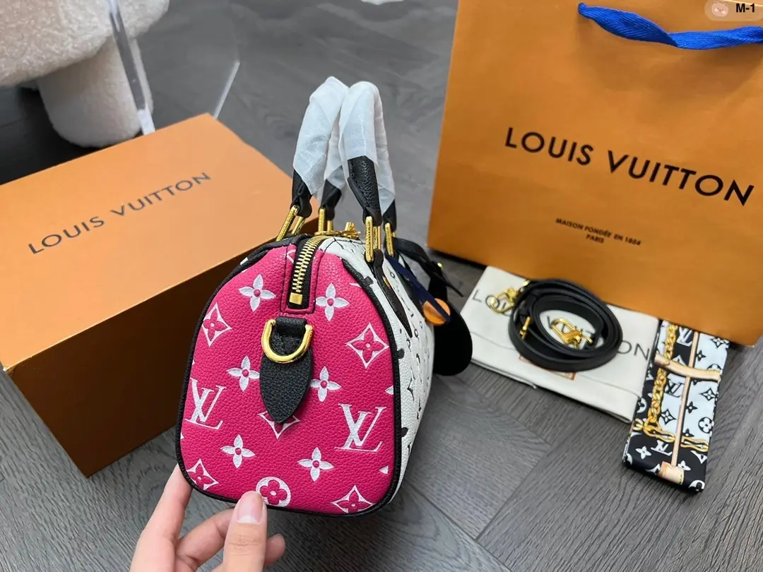 Kng1398  LV TOP BOX   390🤴🏾  54$ gallery