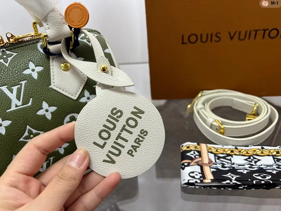 Kng1398  LV TOP BOX   390🤴🏾  54$ gallery