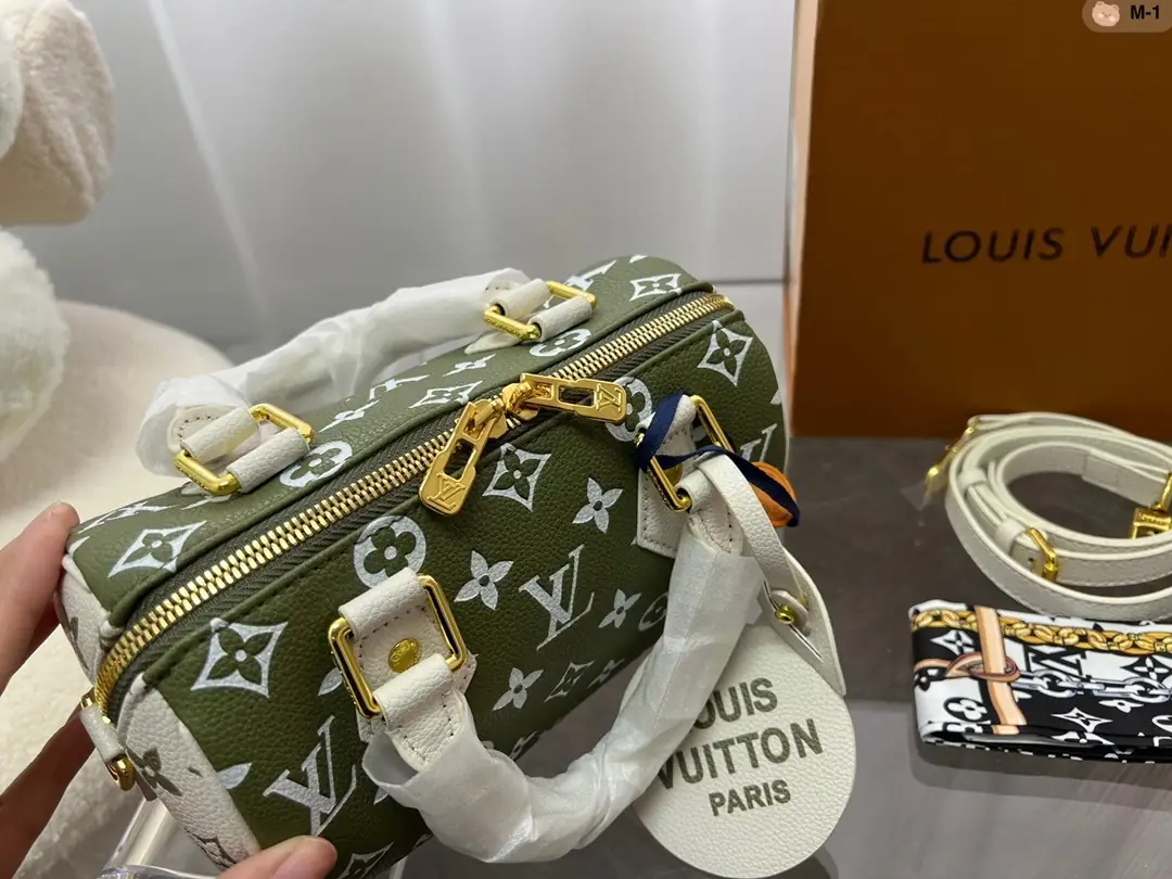 Kng1398  LV TOP BOX   390🤴🏾  54$ gallery