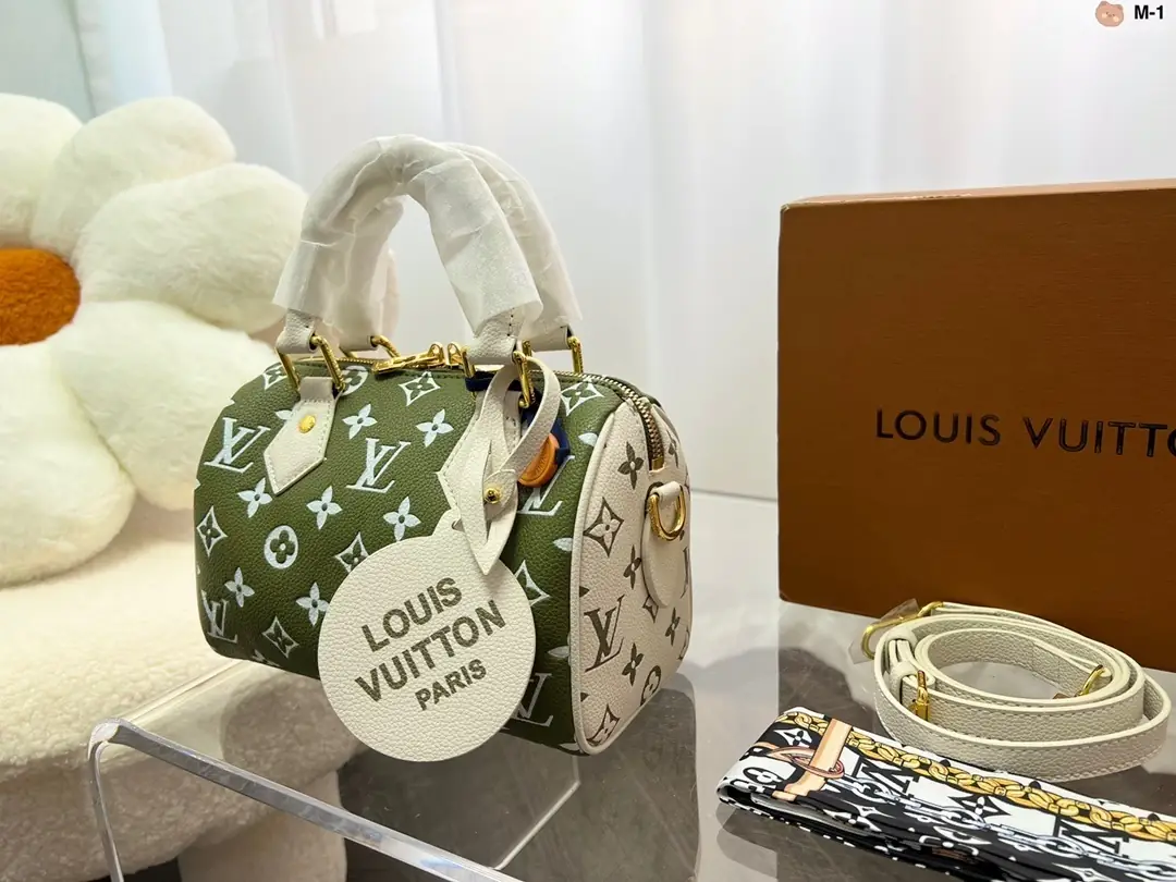 Kng1398  LV TOP BOX   390🤴🏾  54$ gallery