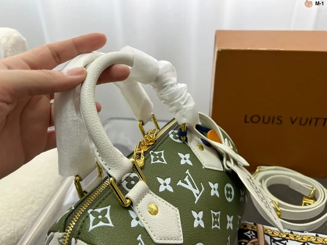 Kng1398  LV TOP BOX   390🤴🏾  54$ gallery