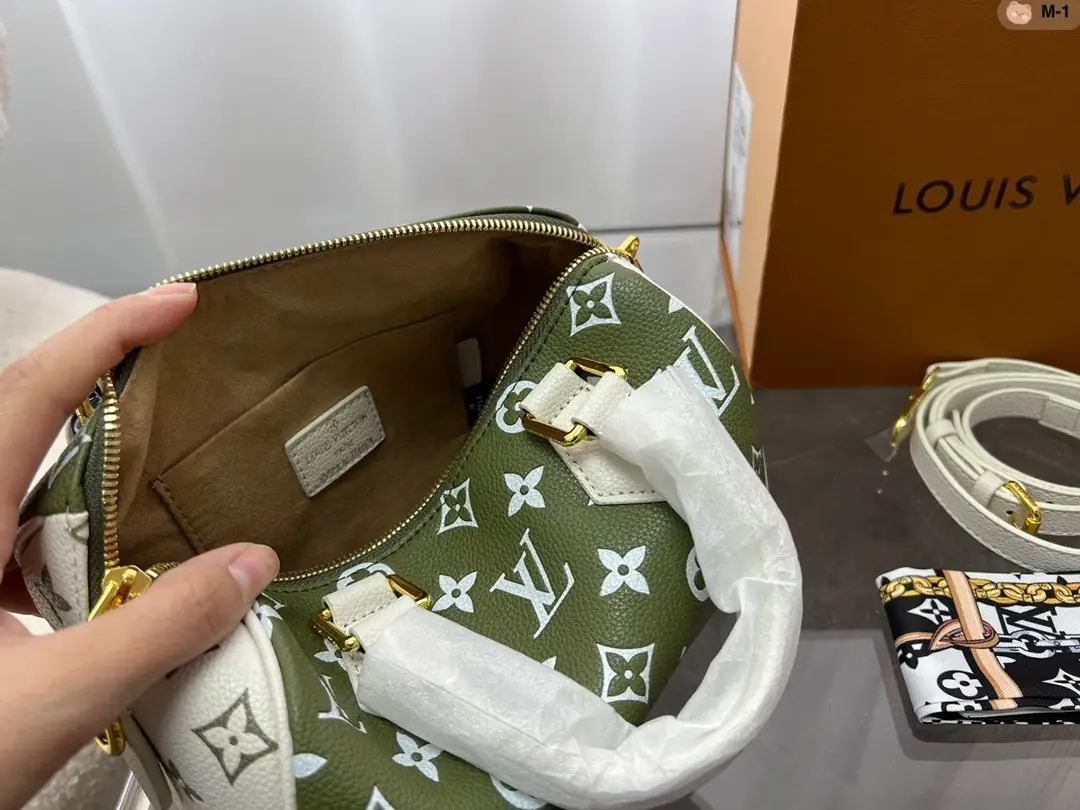 Kng1398  LV TOP BOX   390🤴🏾  54$ gallery