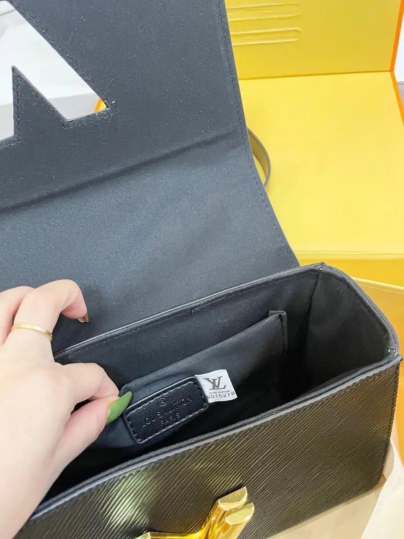 Kng1399   LV TOP TOP TOP 5A 365🤴🏾 50$ gallery