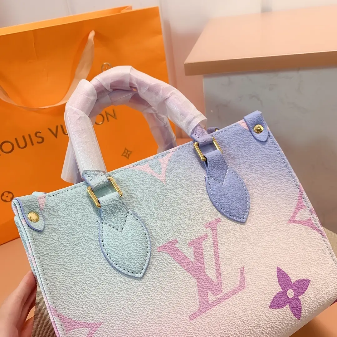 Kng1401   LV TOP 5A 350🤴🏾 48$ gallery