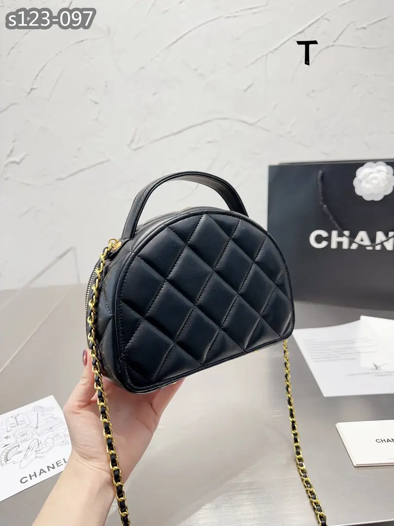 Kng1403    Chanel BOX TOP 290🤴🏾 41$ gallery