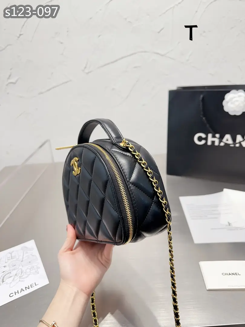 Kng1403    Chanel BOX TOP 290🤴🏾 41$ gallery