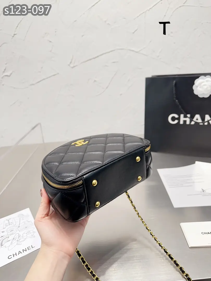 Kng1403    Chanel BOX TOP 290🤴🏾 41$ gallery