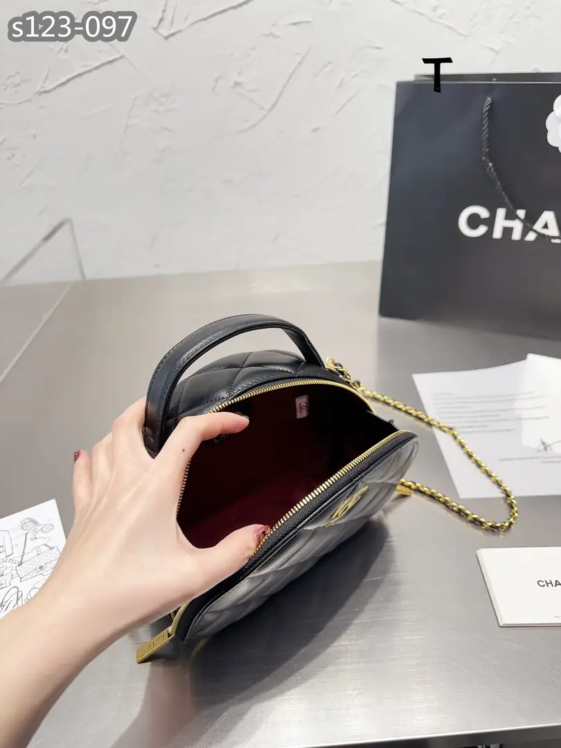 Kng1403    Chanel BOX TOP 290🤴🏾 41$ gallery