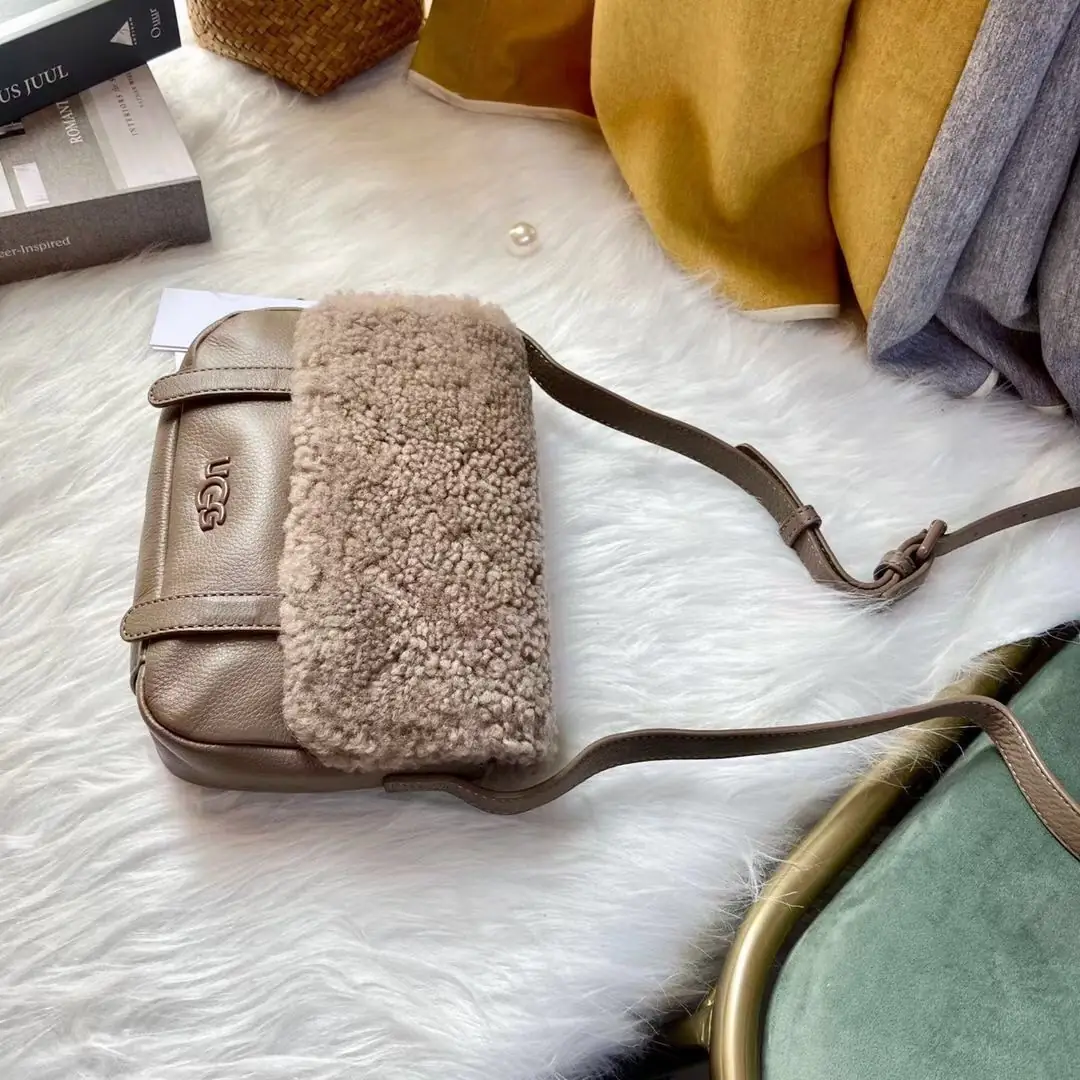 Kng365  UGG 250🤴🏾 35.99$ gallery